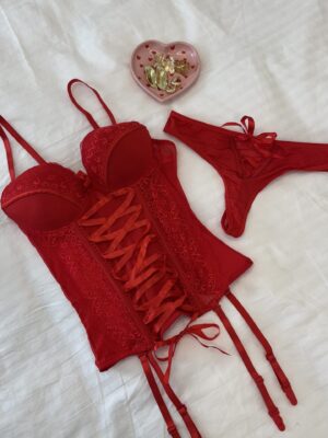 מחוכים ותחתונים